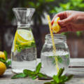 Águas aromatizadas com ingredientes da estação